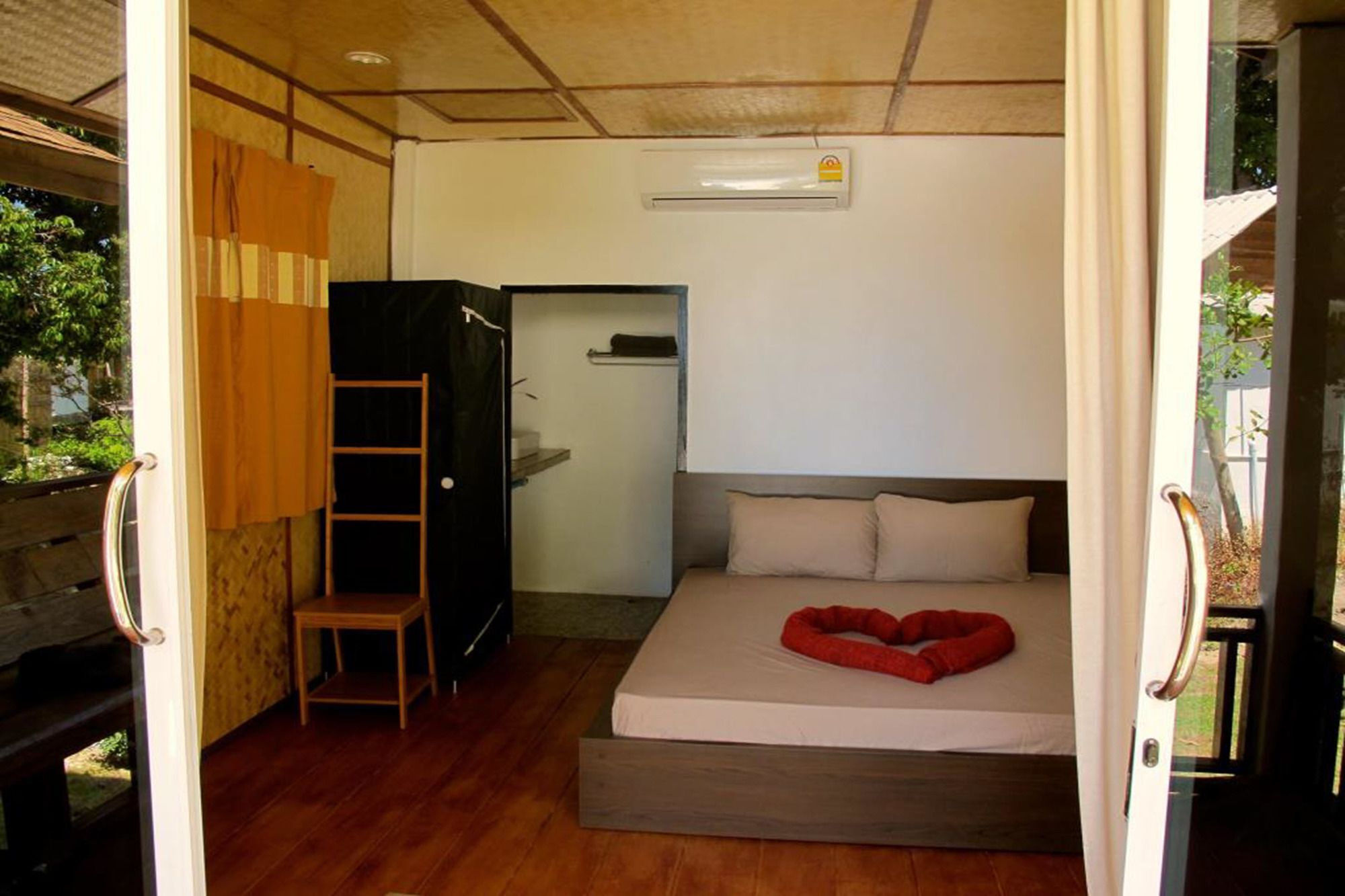 Pitiusas Beach Resort Koh Lipe Exteriör bild